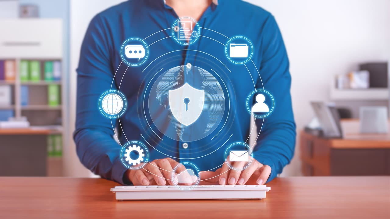 WeKnox — AI-powered CTI and digital risk management platform.